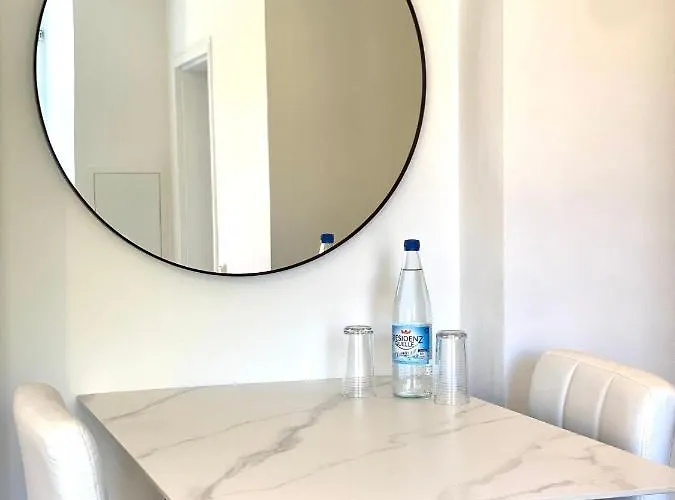 Schicke, Kleine In Im 2ten Obergeschoss Appartement