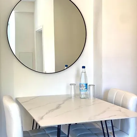 Schicke, Kleine In Im 2ten Obergeschoss Apartamento